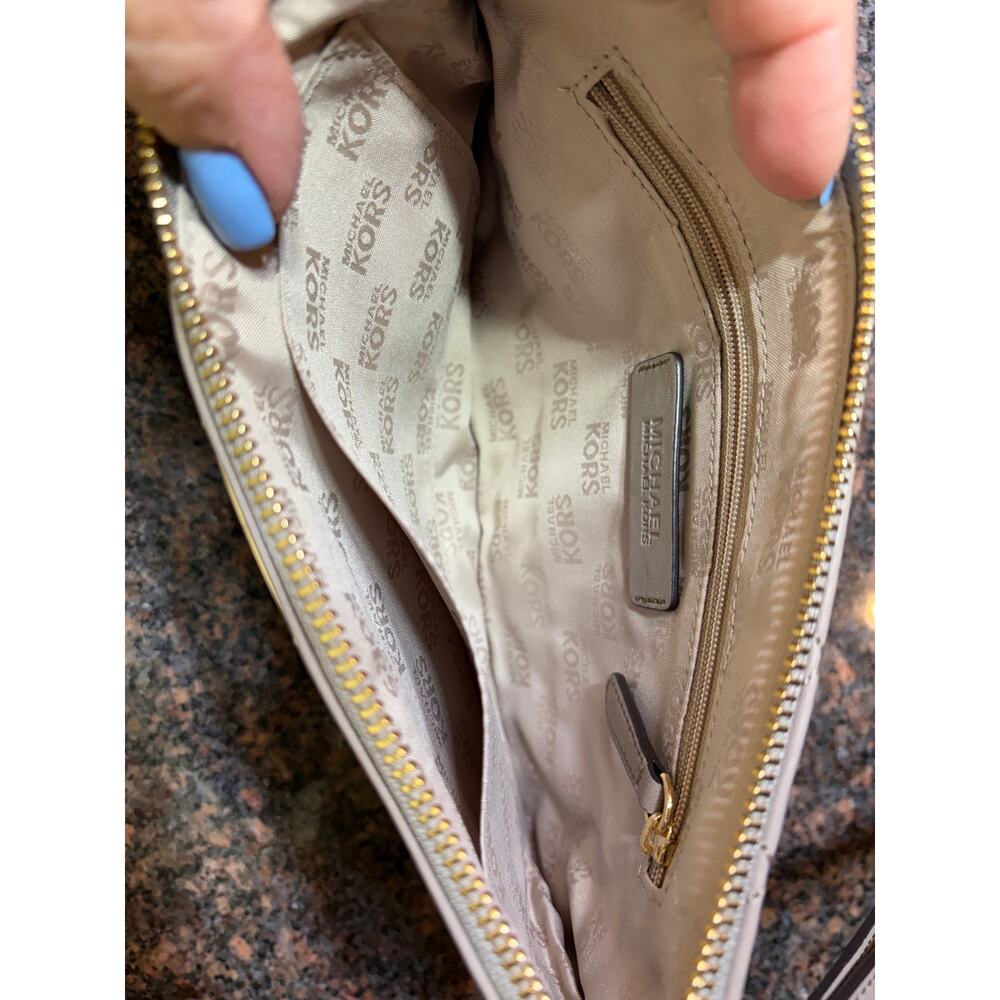 Michael Kors Sophie Quilt Large Leather Zip Clutch Taupe Excellent Cond - Picture 3 of 11